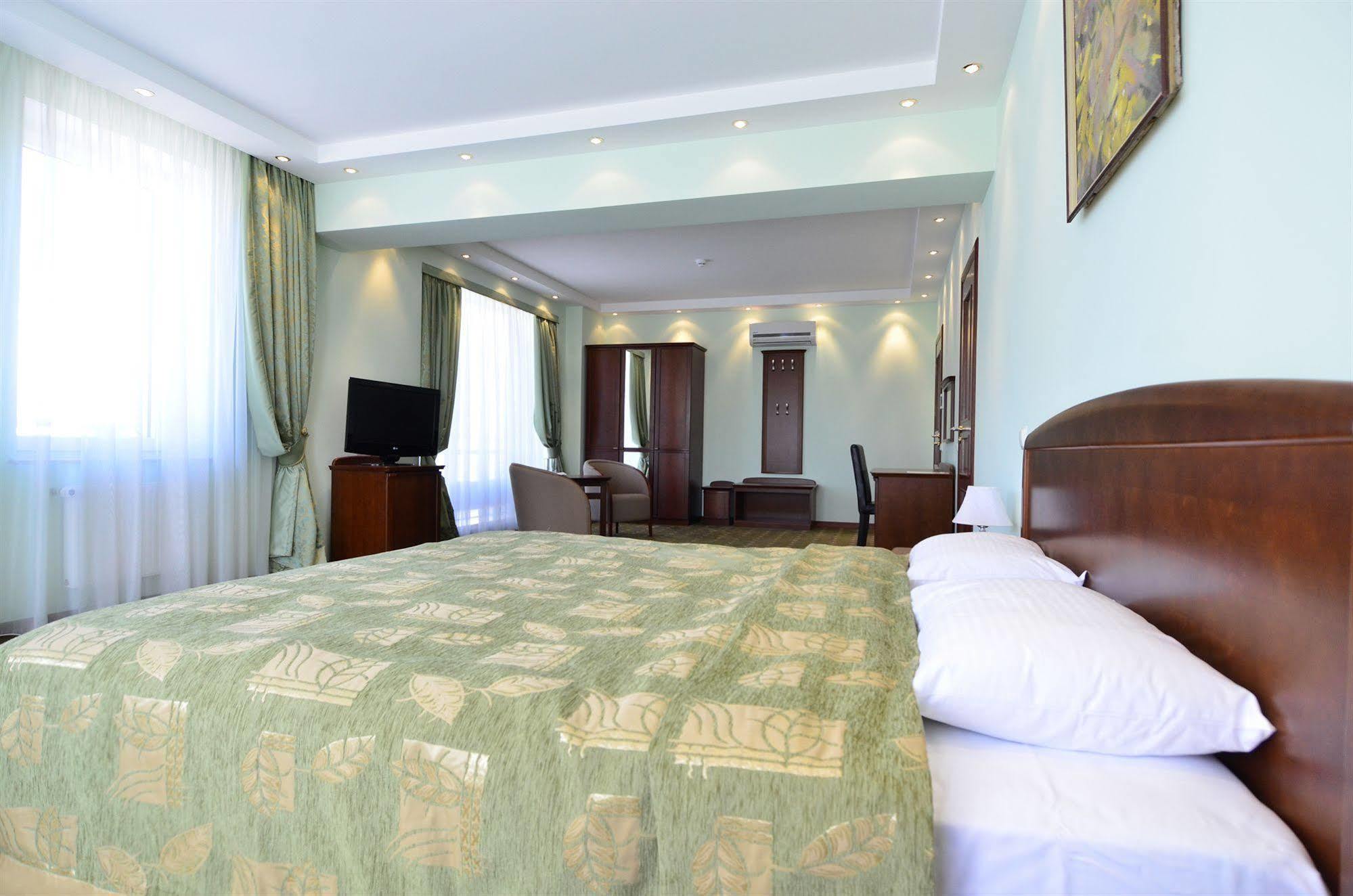 Platinum Hotel Кишинев Екстериор снимка