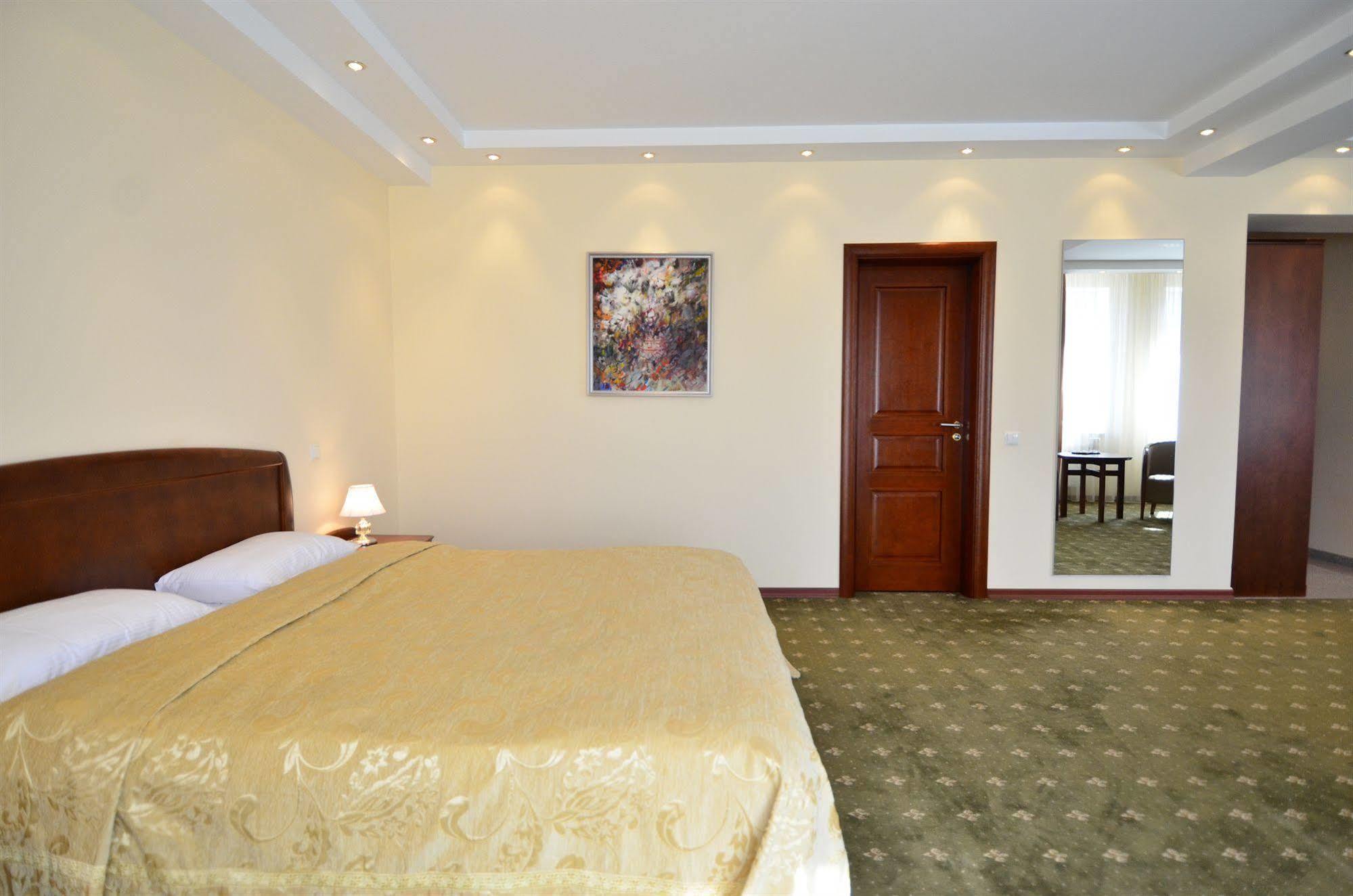 Platinum Hotel Кишинев Екстериор снимка