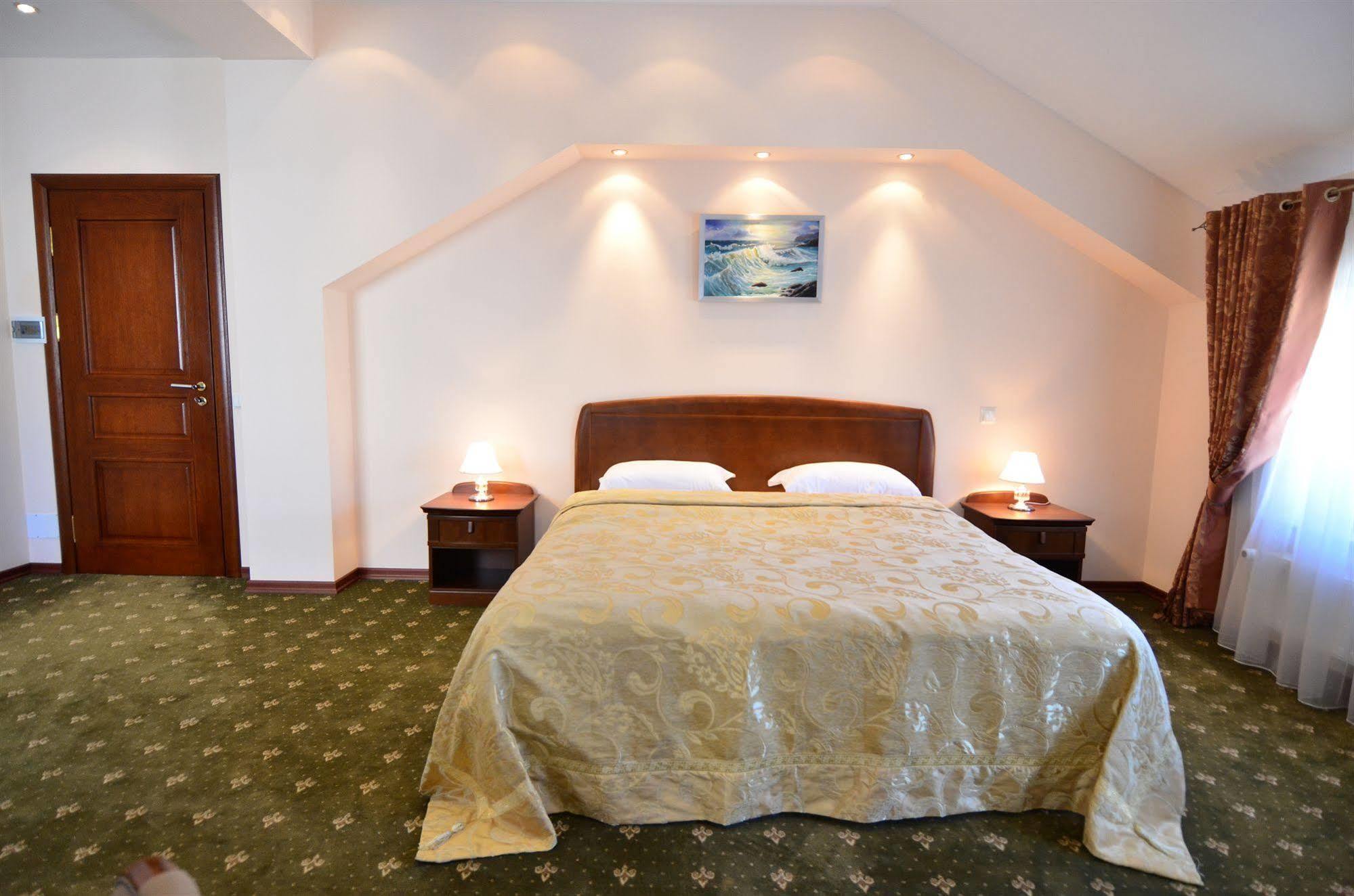 Platinum Hotel Кишинев Екстериор снимка