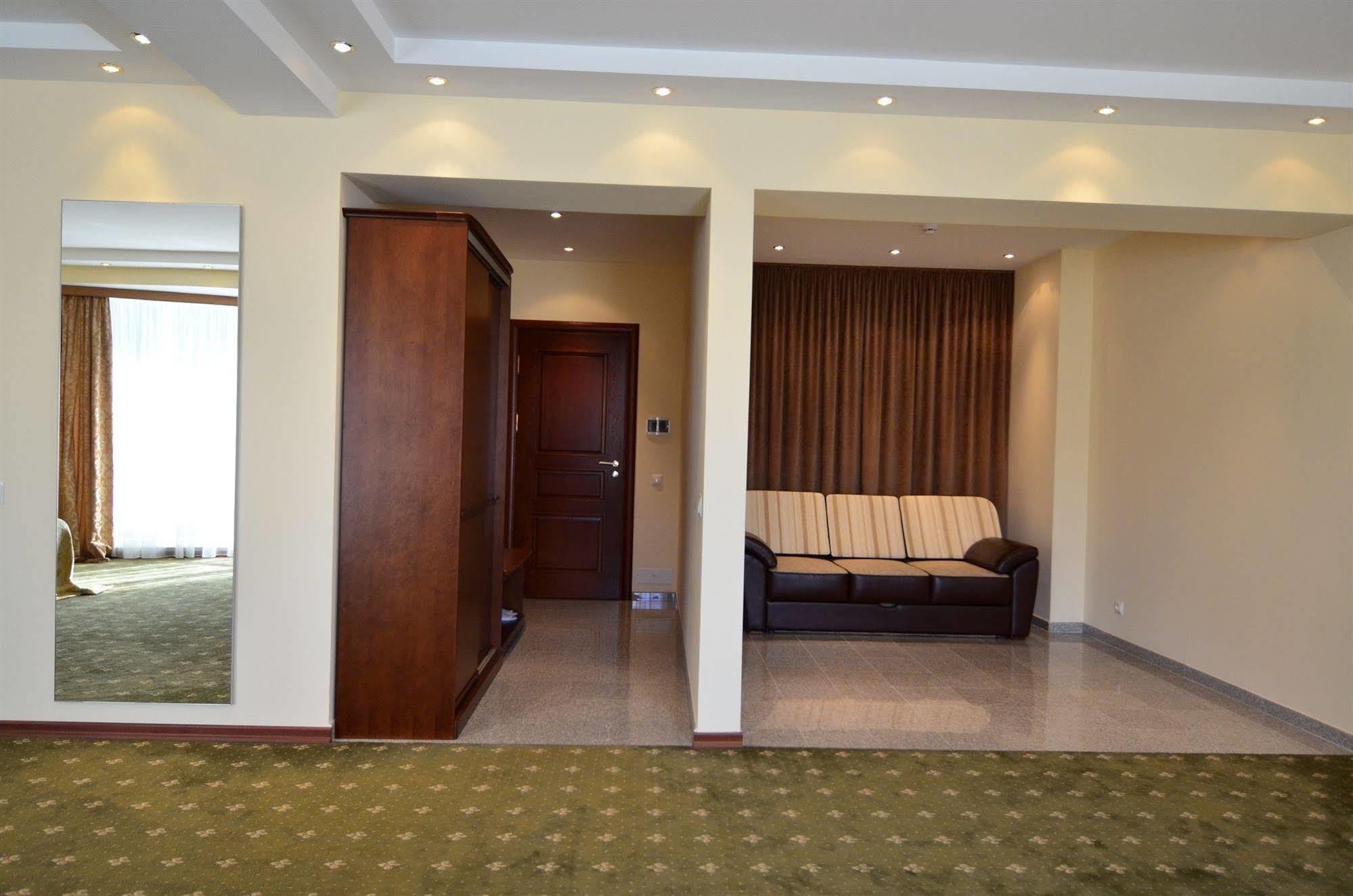 Platinum Hotel Кишинев Екстериор снимка