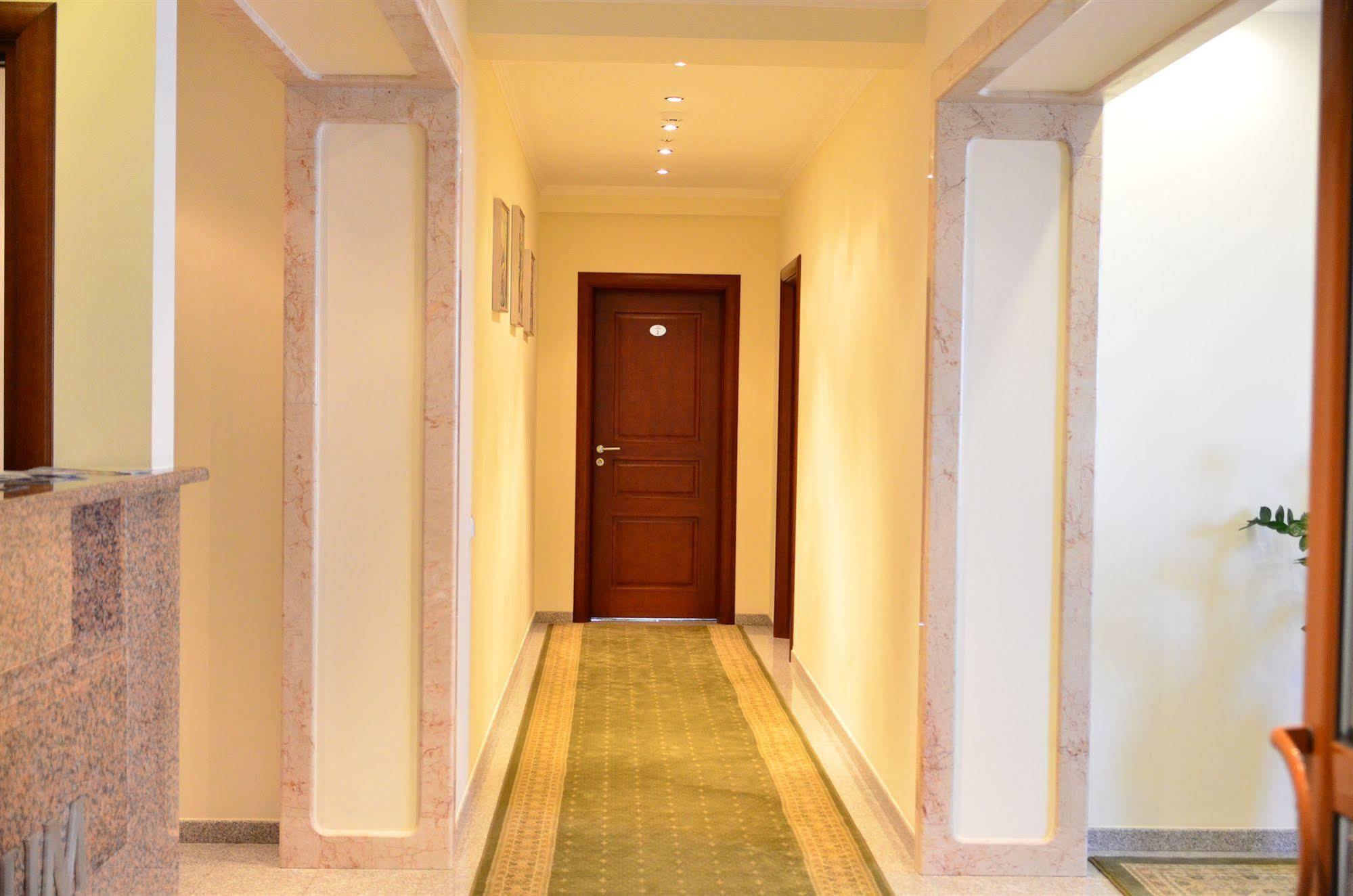 Platinum Hotel Кишинев Екстериор снимка